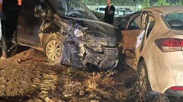 Batman’da hafif ticari araç ile otomobil çarpıştı: 8 yaralı