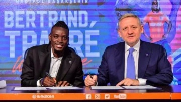 Bertrand Traore için imza töreni düzenlendi!