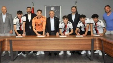 Beşiktaş, 5 genç oyuncuyla sözleşme imzaladı