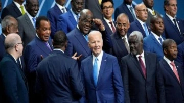 Biden espri yaparken niyetini açık etti: 'Fakir akrabalar gibi çöküp yemeğinizi yiyeceğim'