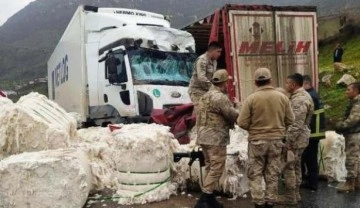 Bitlis’te 2 TIR çarpıştı: 1 yaralı