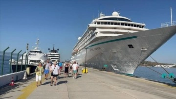 Bodrum'a iki kruvaziyerle 539 yolcu geldi