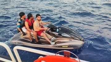 Bodrum'da lastik botta 39, jet skide 3 kaçak göçmen yakalandı