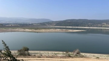 Bolu'da su seviyesi düşen Gölköy Baraj Gölü'nde yarım ada oluştu