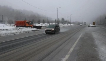 Bolu Dağı’nda yoğun kar yağışı etkili oluyor