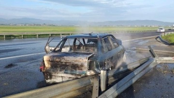 Bolu'da feci kaza: Bariyere çarparak yanan otomobildeki 3 kişi yaralandı