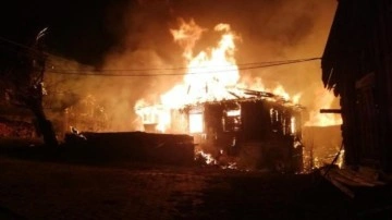 Bolu'da yangın: 5 ev küle döndü