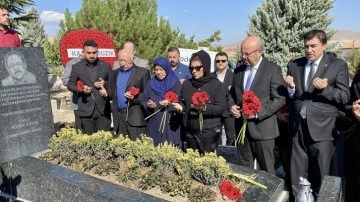 'Bozkırın Tezenesi' ölümünün 12. yılında mezarı başında anıldı