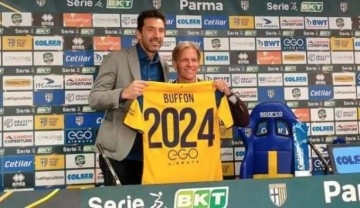 Buffon 44 yaşında 2 yıllık imzayı attı