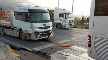 Burdur’da tır, personel servisine çarptı! Çok sayıda yaralı var