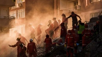 Bursa Büyükşehir Belediyesi ve AK Parti'li gençlerden depremzedelere yardım