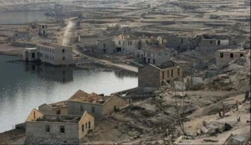 Büyük kuraklık "hayalet köyü" ortaya çıkardı