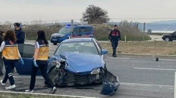 Çanakkale'de çarpışan iki otomobil pert oldu: 7 yaralı