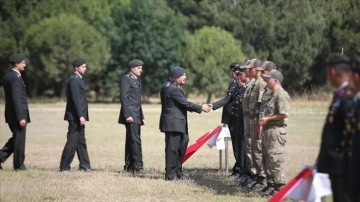 Çanakkale'de Mehmetçikler, kışlada komutanları ve silah arkadaşlarıyla bayramlaştı