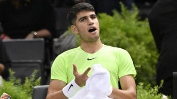 Carlos Alcaraz, ATP Finalleri'ne yenilgiyle başladı