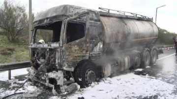 Çatalca'da lastiği patlayan tanker alev alev yandı