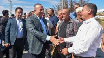 Çavuşoğlu'ndan yangında zarar gören mahalleye ziyaret