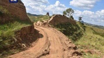 Çin Seddi'ni delip yol yaptılar