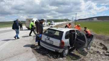 Çorum'da tırla çarpışan otomobildeki 2 kişi yaralandı