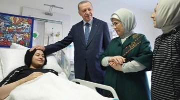 Cumhurbaşkanı Erdoğan, enkazdan 248. saatte kurtarılan Aleyna'yı hastanede ziyaret etti