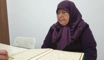 Denizli'de 85 yaşındaki Sebahat teyze Kuran-ı Kerim okumayı öğrendi