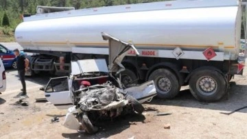 Denizli'de feci kaza: Tankerin çarptığı otomobildeki aynı aileden 3 kişi öldü!