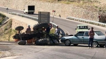 Denizli'de otomobil ile traktör çarpıştı: 2 kişi yaralandı!