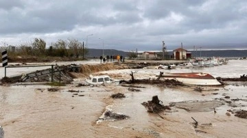 Dere taştı; yol ve köprü kullanılamaz hale geldi. Çanakkale'yi kuvvetli yağış vurdu