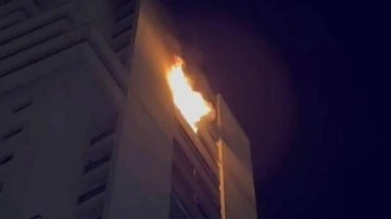 Diyarbakır&rsquo;da 25 katlı binada yangın: 1 kişi hayatını kaybetti