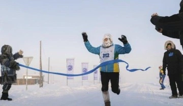 'Dünyanın en soğuk köyü' Oymyakon&rsquo;da -53 derecede 42 kilometre koştular