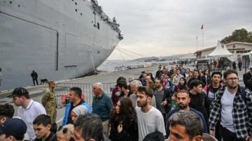 Dünyanın ilk SİHA gemisi TCG Anadolu'ya vatandaşlardan yoğun ilgi