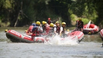 Düzce'de sıcak hava nedeniyle rafting parkurlarına talep arttı