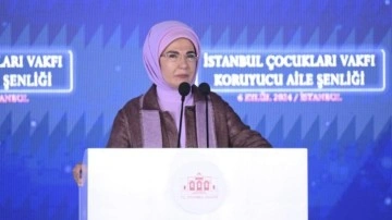 Emine Erdoğan, koruyucu aileler ve çocuklarıyla buluştu