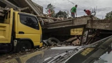 Endonezya&rsquo;daki depremde can kaybı artıyor