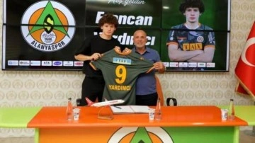 Erencan Yardımcı bir yıl daha Alanyaspor'da