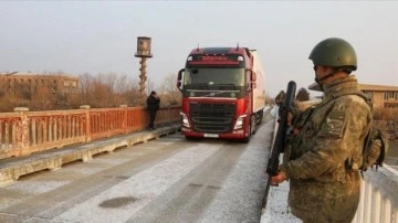 Ermenistan sınır kapısı 35 yıl sonra deprem için açıldı