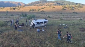 Erzincan'da minibüs devrildi: Can kaybı ve yaralılar var!