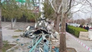 Erzincan'da kuvvetli rüzgar; minare yıkıldı, okulun çatısı uçtu
