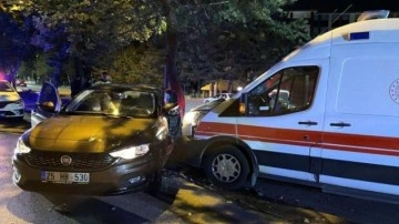 Erzurum'da ambulans ile otomobil çarpıştı, 2 kişi yaralandı