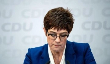 Eski Alman Bakan Karrenbauer: "Putin'i gerçekten caydıracak hiçbir şey hazırlamadık"