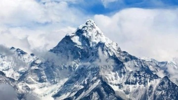 Everest'e tırmanış izni ücretine zam geldi: 11 bin dolardan...