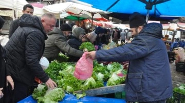 EYT teklifi Meclis'e geldi EYT'li pazarcı tüm ürünlerini 5 liradan sattı