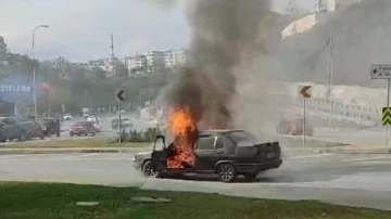 Eyüpsultan'da hareket halindeki araç alev alev yandı