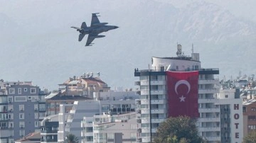 F-16'lar Antalya semalarında prova uçuşu yaptı