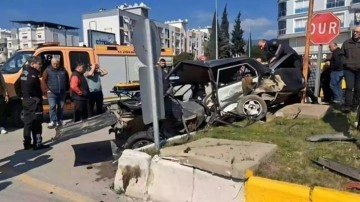 Feci kaza: Tofaş kağıt gibi ezildi! 1 kişi hayatını kaybetti!