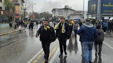 Fenerbahçeli taraftarlar, Kadıköy'e akın etti