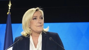 Fransa'da aşırı sağcı Le Pen'in AB fonlarını zimmetine geçirmekle yargılandığı dava başlad