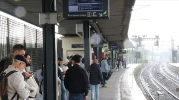 Fransa'da bir grup demir yolu çalışanı greve gitti