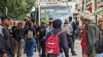 Fransa'da yeni hükümet yasa dışı göçmenlerin sınır dışı edilmesini kolaylaştıracak