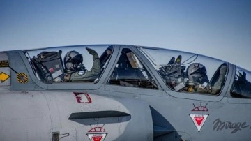 Fransa Ukraynalı pilotlara savaş uçağı kullanma eğitimi verecek